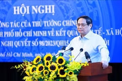 Le Premier ministre Pham Minh Chinh a présidé la réunion sur la situation de développement socio-économique de Ho Chi Moinh-Ville et la mise en œuvre de la Résolution No 98 sur le pilotage de mécanismes et politiques spécifiques pour le développement de la ville. Photo : VNA
