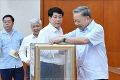Le secrétaire général du Parti et président To Lam à la cérémonie de lancement du soutien aux personnes touchées par le typhon Yagi. Photo : VNA