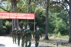 L'armée vietnamienne renforce la lutte contre le COVID-19 