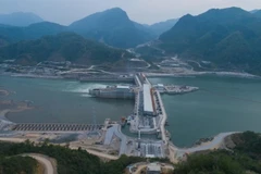 Le Vietnam investit 815 millions de dollars dans des projets énergétiques et miniers au Laos