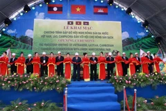 La première rencontre d’amitié des agriculteurs Vietnam-Laos-Cambodge 