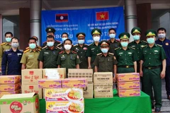 COVID-19 : Quang Nam offre du matériel médical à Sékong (Laos)