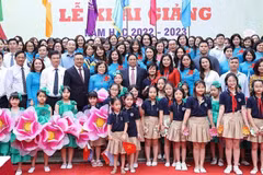Le PM assiste à la rentrée scolaire à l’école primaire Đoàn Thị Điểm