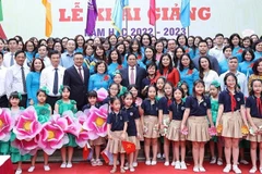 Le PM assiste à la rentrée scolaire à l’école primaire Đoàn Thị Điểm