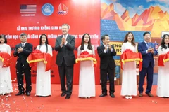 Ouverture d'un espace d'apprentissage "Hangout américain" à Thai Nguyen