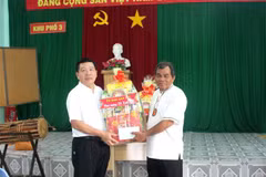 Binh Thuan : félicitations à des Cham à l’occasion de la fête Katé