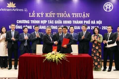 Hanoï et Vietnam Airlines coopèrent dans la promotion de la culture et du tourisme
