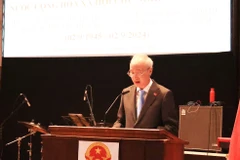 L'ambassadeur du Vietnam en Suisse, Phung The Long prend la parole à la cérémonie. Photo: VNA