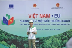 L'ambassadeur Julien Guerrier, chef de la délégation de l'UE au Vietnam s'exprime à la cérémonie de lancement de la Journée Vietnam-UE dans la ville de Ha Long. Photo: VNA