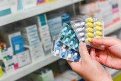 La surveillance et la gestion des établissements et des activités de vente au détail des médicaments sont de plus en plus strictes. Photo: Internet