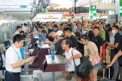 L'aéroport international de Noi Bai, à Hanoï accueille un grand nombre de passagers. Photo: VNA