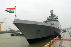 Le navire de guerre indien INS Sahyadri jette l'ancre à Da Nang