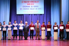 Remise de 179 bourses Vallet à des étudiants vietnamiens