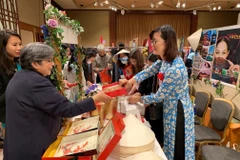 Le Vietnam participe à la 43e foire caritative de l’Association des femmes de l’Asie-Pacifique