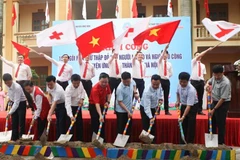Croix-Rouge : construction de 154 maisons pour des personnes démunies de Hanoi 