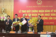 Remise des certificats d’investissement à deux grands projets à Ha Nam