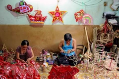 Les jouets traditionnels de la fête de la mi-automne de plus en plus prisée 