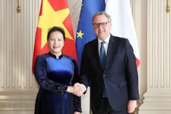 Le Vietnam prend en haute considération ses relations avec la France