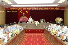 Vo Van Thuong, Permanent du Secrétariat du Parti, travaille avec les autorités de Vinh Phuc 