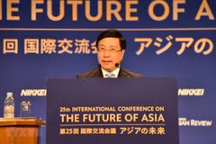 Pham Binh Minh donne un discours sur la situation mondiale