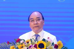 Le PM Nguyen Xuan Phuc rencontre des jeunes volontaires
