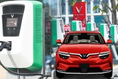 Une borne de recharge de VinFast à Hanoi. (Photo gracieuseté de cartimes.vn)