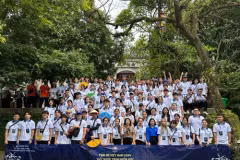 Les jeunes Vietnamiens d’outre-mer commémorent les rois Hung. Photo : VNA