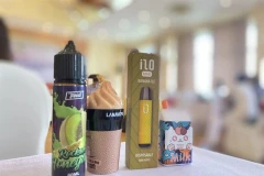 Les échantillons de cigarettes électroniques sont conçus pour ressembler à des jouets et des briques de lait pour attirer les enfants. (Photo : VNA)