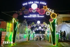 Le marché nocturne de Tua Chua, un lieu unique dans la province de Dien Bien Photo ; VNA