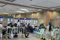 Un bureau de vote pour les élections sénatoriales au niveau du district de Huai, à Bangkok, en Thaïlande. (Photo : VNA)