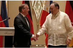 Le ministre allemand de la Défense Boris Pistorius (à gauche) rencontre son homologue philippin Gilberto Teodoro Jr. le 5 août pour des discussions bilatérales sur le renforcement des liens de sécurité entre les deux nations. (Photo : Inquirer.net)