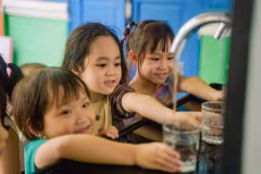 Les écoles défavorisées à Quang Nam ont accès à l'eau potable . Photo : VNA