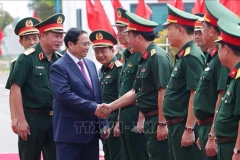 Le Premier ministre Pham Minh Chinh visite le Corps d'armée 12. Photo : VNA