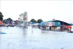 Une zone de divertissement pour enfants à Vientiane est inondée en raison de fortes pluies. (Photo : VNA)