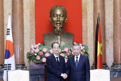 Le président To Lam (droite) et le Premier ministre Han Duck Soo. Photo : VNA