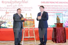 Le président laotien Bounnhang Vorachith se rend à Nghê An