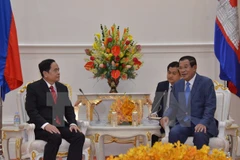 Les dirigeants cambodgiens reçoivent le président du Front de la Patrie du Vietnam
