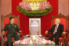 Le leader du PCV et le PM reçoivent le vice-président de la Commission militaire centrale chinoise