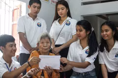 De jeunes Viet kieu visitent la province centrale de Quang Nam