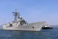 Deux navires de la Marine royale australienne en visite au Vietnam