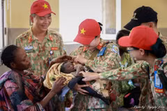 Les Casques bleus vietnamiens aident à sensibiliser les femmes sud-soudanaises à la santé