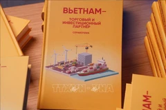 Publication d'un livre sur le commerce entre le Vietnam et la Russie