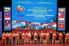 Exposition sur la Communauté de l'ASEAN à Binh Phuoc