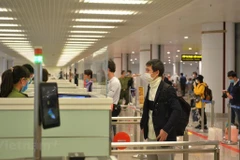 Plus de 1.700 passagers au Vietnam les trois premiers jours de la reprise des vols internationaux