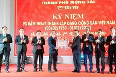Une délégation du Comité municipal du Parti de Dongxing à Mong Cai