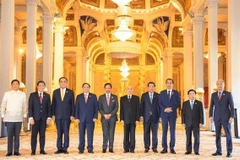 Le roi du Cambodge rencontre les dirigeants des pays de l'ASEAN 