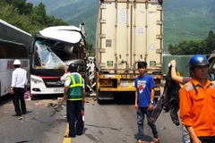 Un accident sur la route menant au tunnel de Hai Van fait 13 blessés