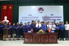 Vietnam-Laos : des jeunes de Quang Tri et de Savannakhet échangent leurs expériences