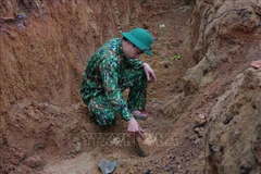 Bombe de guerre désarmorcée dans un quartier résidentiel à Quang Binh