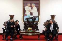 L'envoyé spécial du Vatican, l'évêque Marek Zalewski, rencontre les autorités d'An Giang